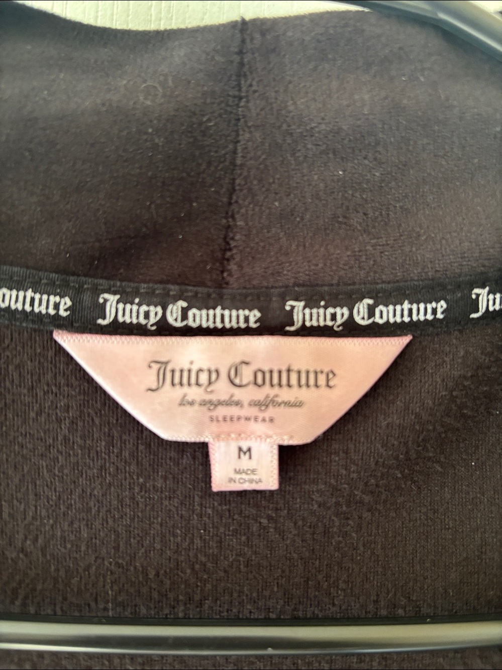 Juicy Couture Ladie’ Black Velour bathrobe with Rhinestone 'Juicy' Back Logo - Picture 3 of 4
